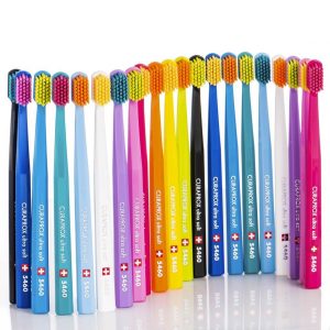 ESCOVAS 2 300x300 - A escova de dente ideal para sua sa&uacute;de bucal