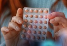 Nova pílula contra psoríase avança e pode substituir injeções no tratamento da doença